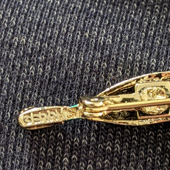 GERRYS Bowling Brooch - Picture 3 of 5